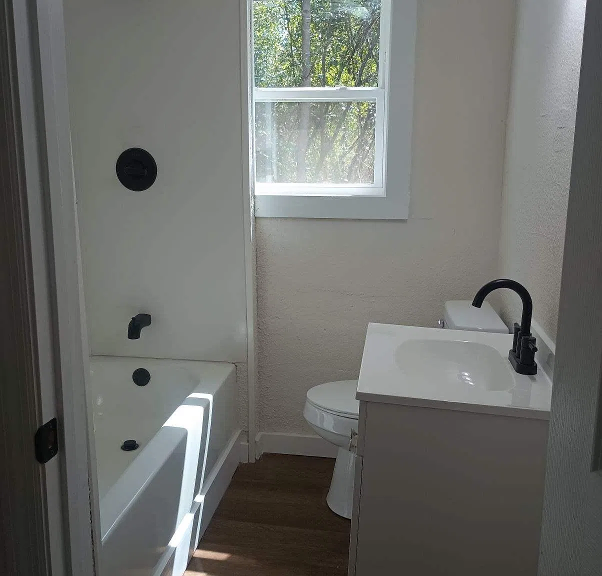 2 bed, 700 sqft, $895 — Photo 2