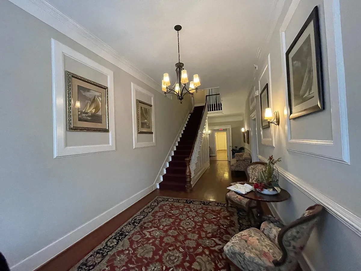Building Photo - 194 E Lee St #3B