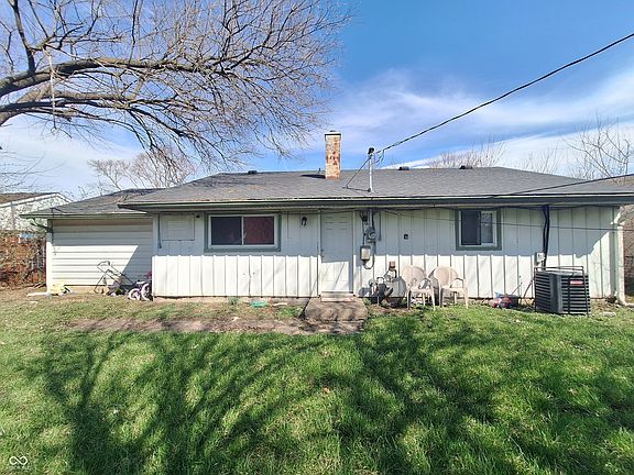 2nd image of 3930 Chateau Dr