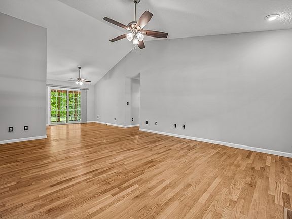 5th image of 836 Creekway Dr