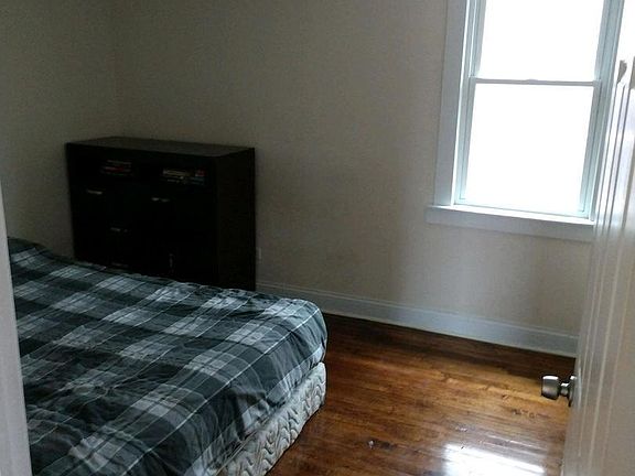 4th image of 6224 W Balmoral Ave APT 2