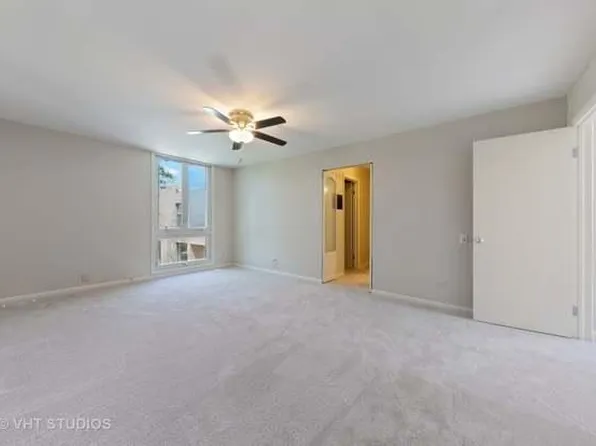 12 Oak Tree Ct, Elmhurst, IL 60126