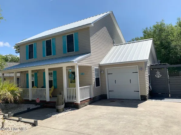 124 NE 15th Street, Oak Island, NC 28465