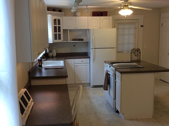 3rd image of 140 S Cherry St