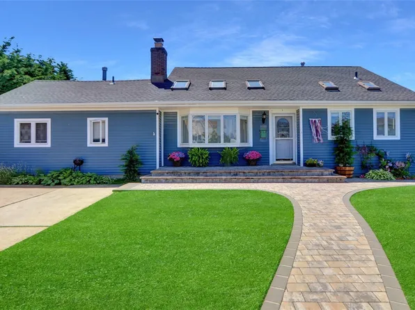 15 W Marine Avenue, Lindenhurst, NY 11757