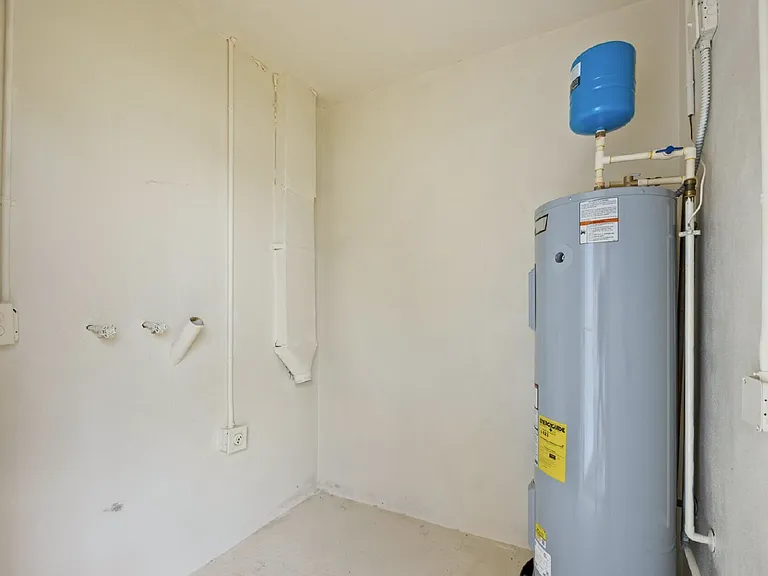 2082 Foxwood Dr — Photo 11