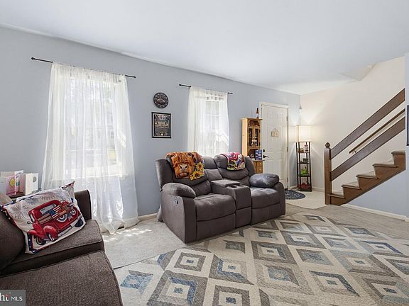4th image of 691 Topaz Dr