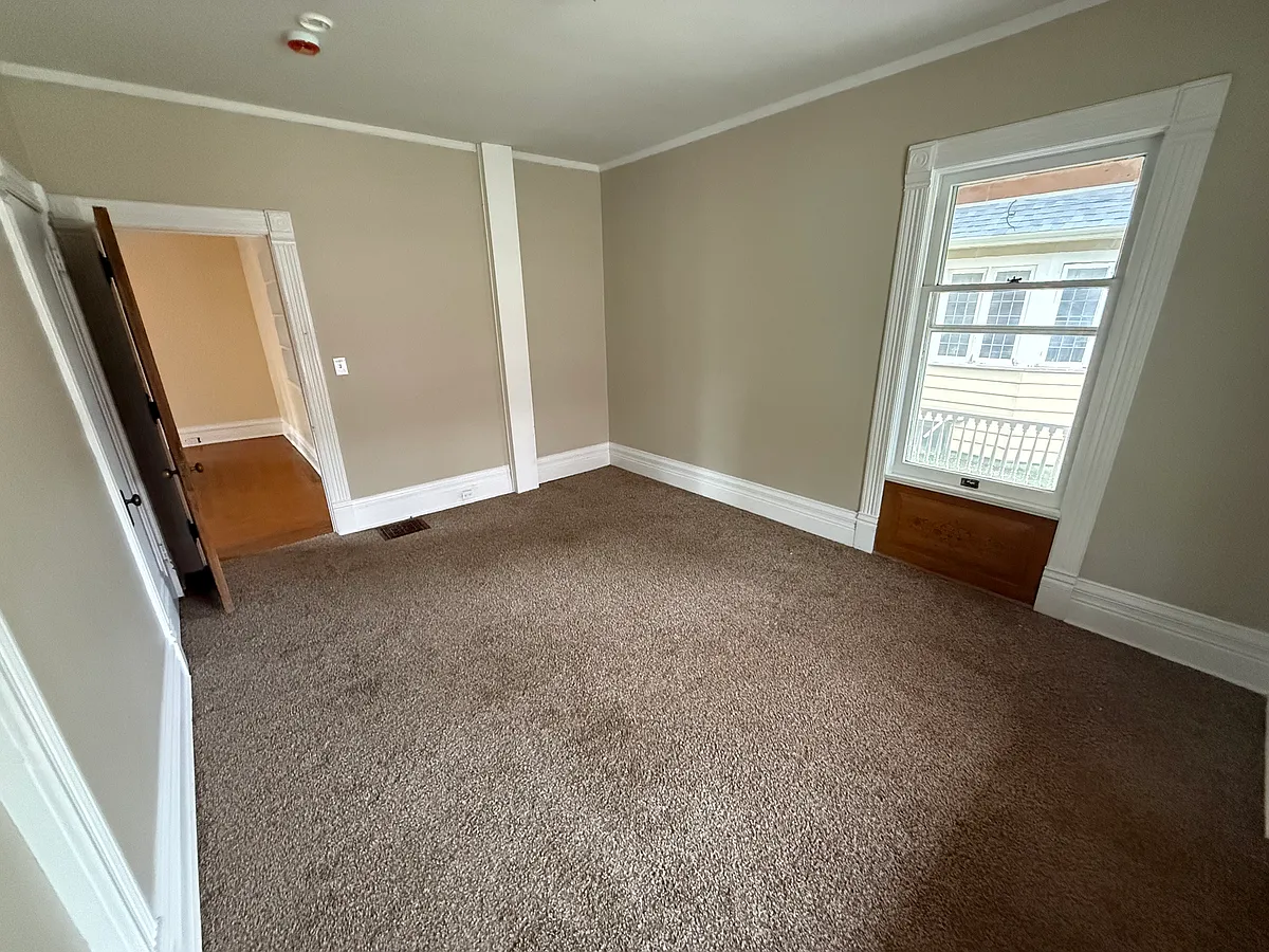 Building Photo - 505 Lyon St NE #1