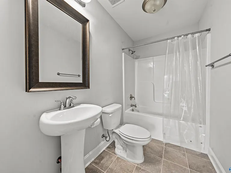 233 Dustin Ln NW — Photo 32