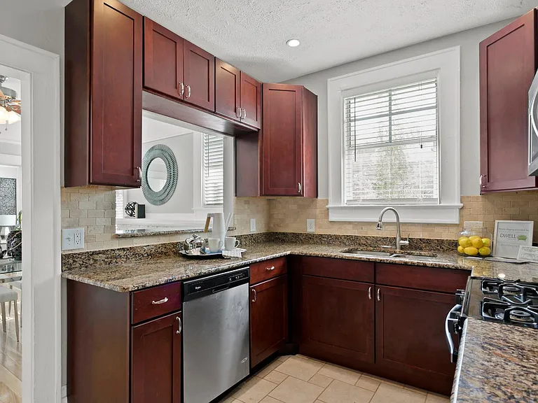 2801 W Estrella St — Photo 12
