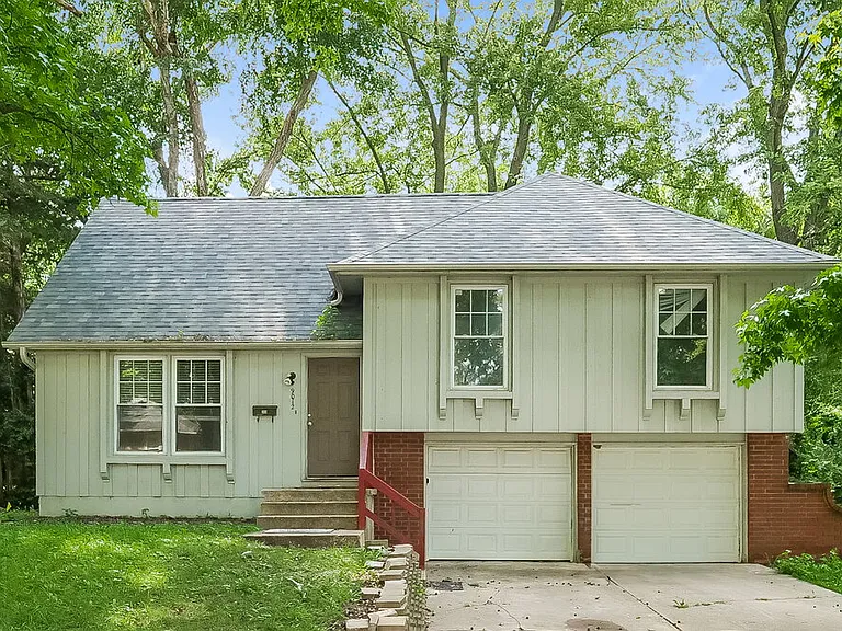9012 Stark Ave — Photo 1