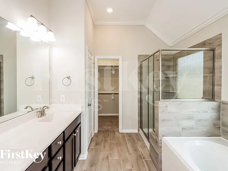 1648 Breezewood Dr — Photo 10