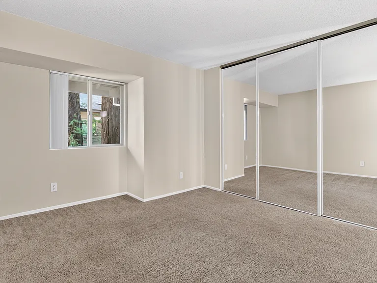 Laurel Oaks — Photo 40