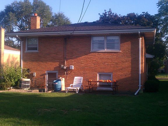 3 BDRM - 1.5 BATH