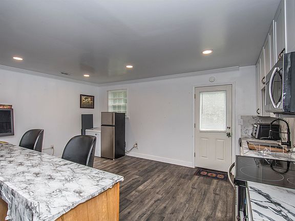 3rd image of 112 Stanford St