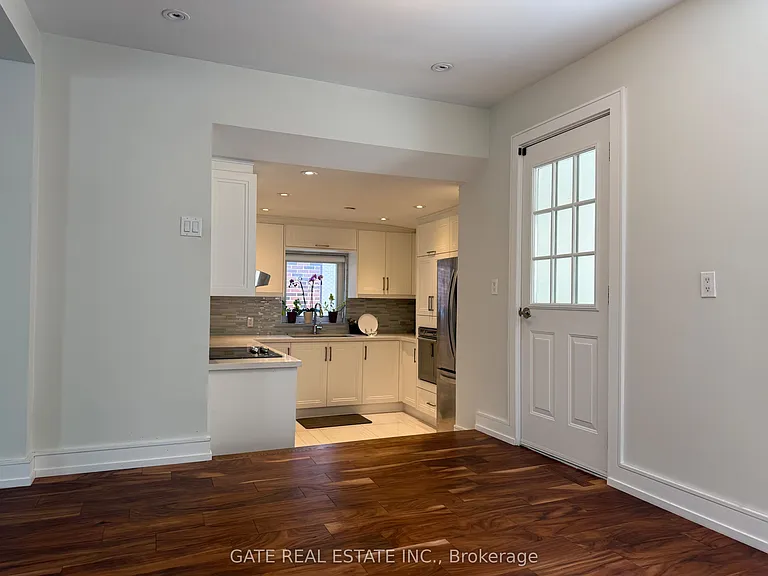 88 Lawrence Ave — Photo 14