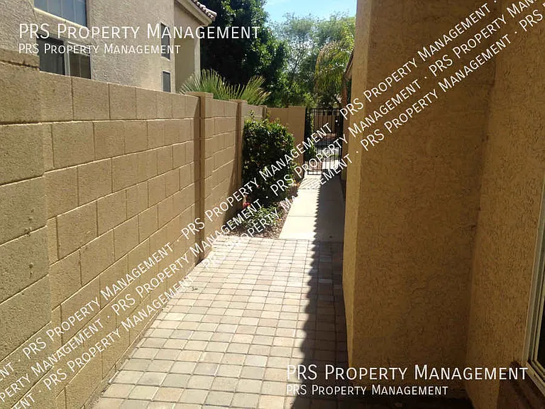629 S Oak St — Photo 8