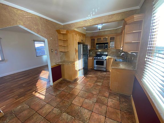 2nd image of 32-27 Utopia Pkwy Unit 1