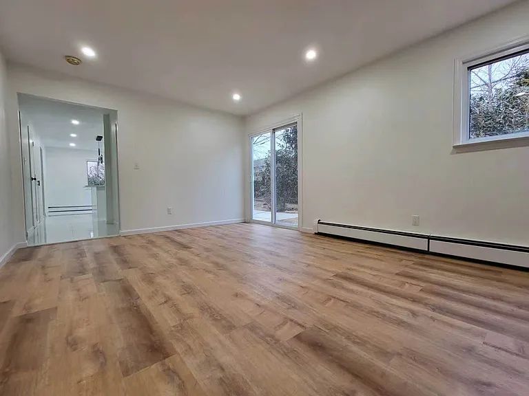 Taylor St — Photo 17