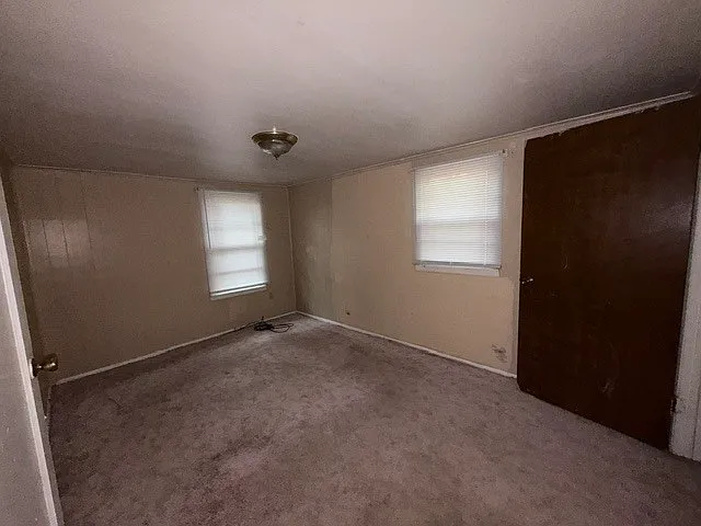 1503 1/2 Northwest Kingsbury Avenue - 1 — Photo 2