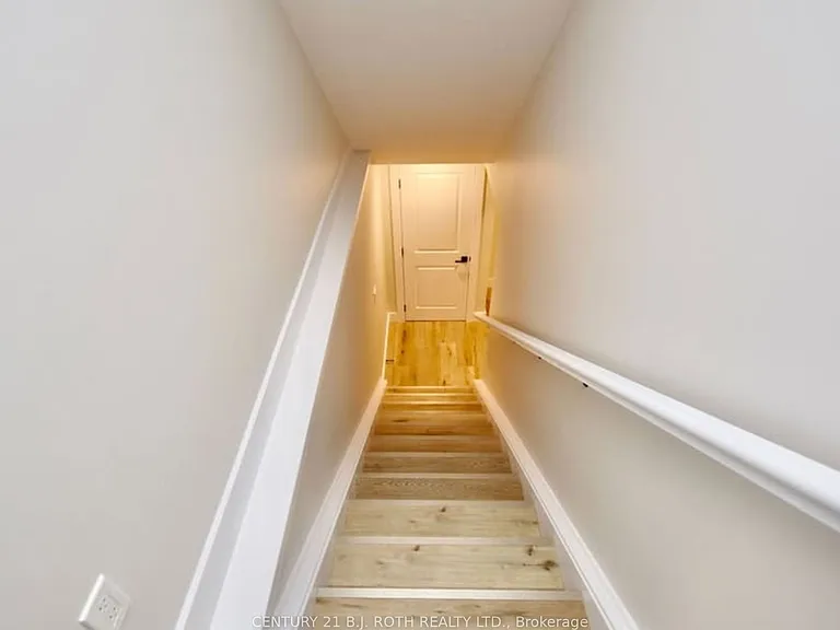 4 Centre St — Photo 3