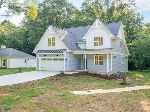2045 Storm Canyon Rd, Winston Salem, NC 27106
