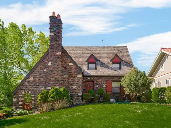 3921 Sunrise Dr, Kansas City, MO 64123