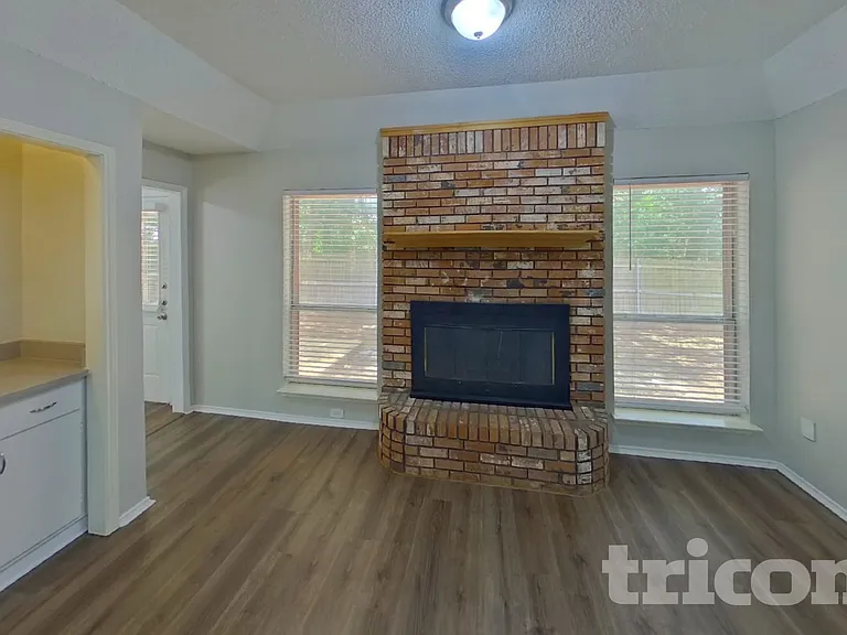 5506 Lordsburg Trl — Photo 2