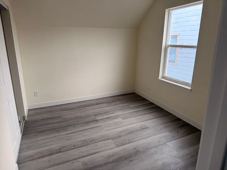 284 Lee Ave — Photo 2