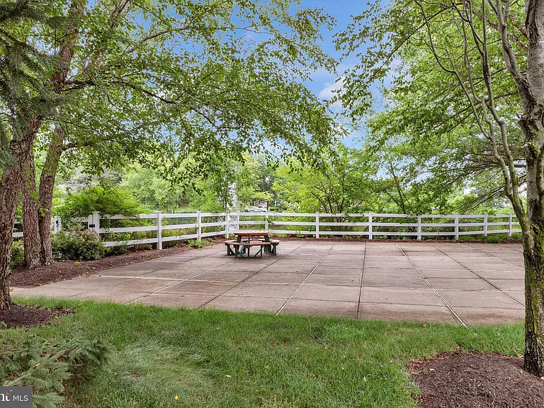 16 Cardiff Ct — Photo 45