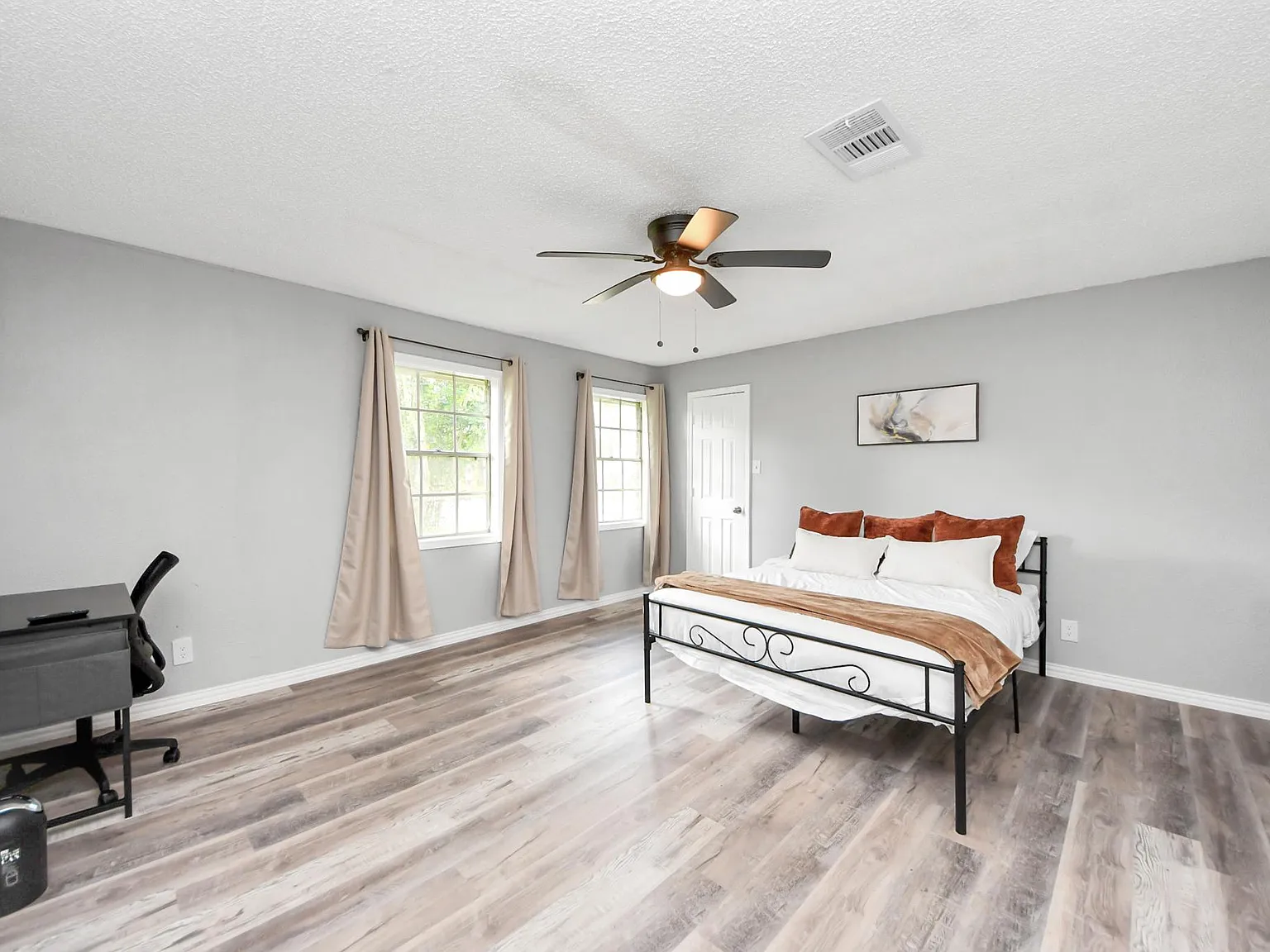4 bed, 3.0 bath, 3642 sqft, $845 — Photo 3