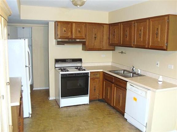 2nd image of 526 Palace Ct