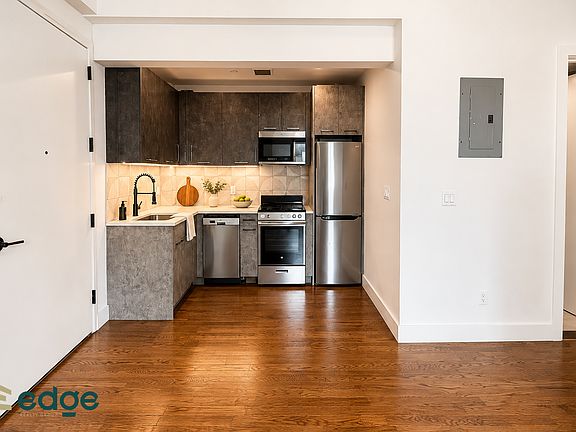3rd image of 1266 Pacific St #3E