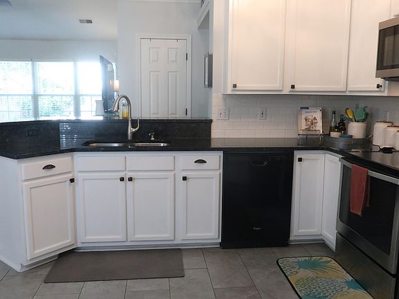 4th image of 304 Ashford Cir