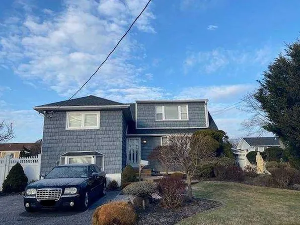 260 W End Ave, Massapequa, NY 11758