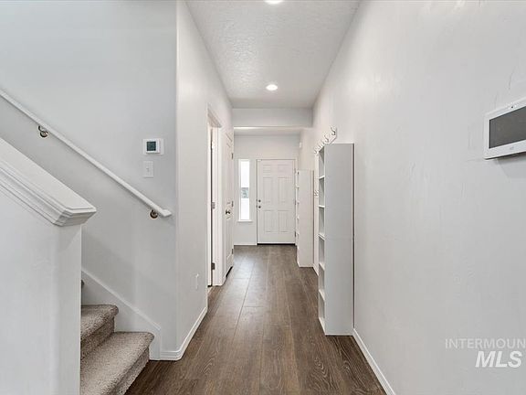 4th image of 4718 Great Falls Ave