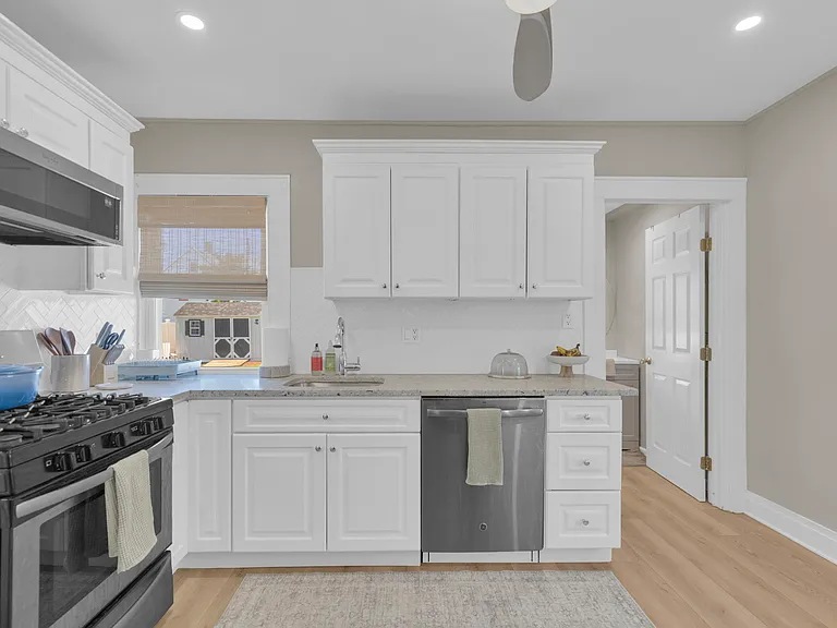 44 Hazelwood Ave — Photo 12