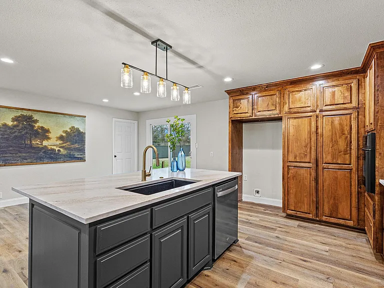 3327 Carriage Cir — Photo 19