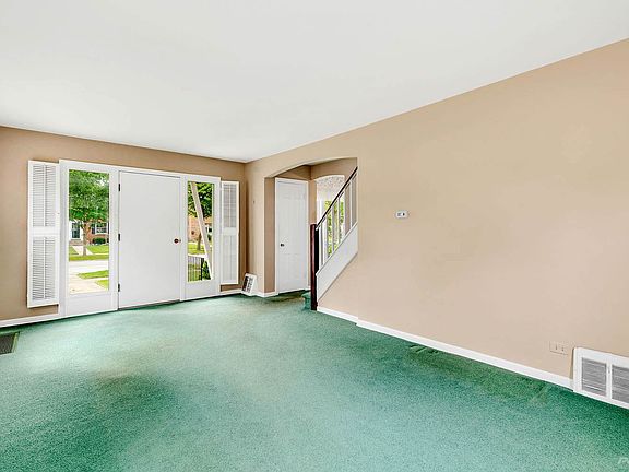 543 S 10th Ave La Grange IL-large-002-18-Living Room-1500x999-72dpi
