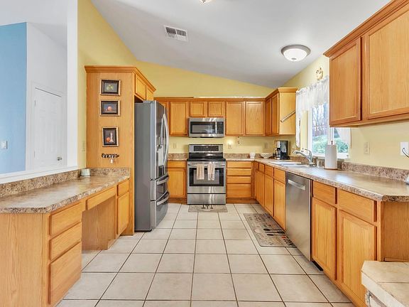 4th image of 5012 Meadow Glen Dr