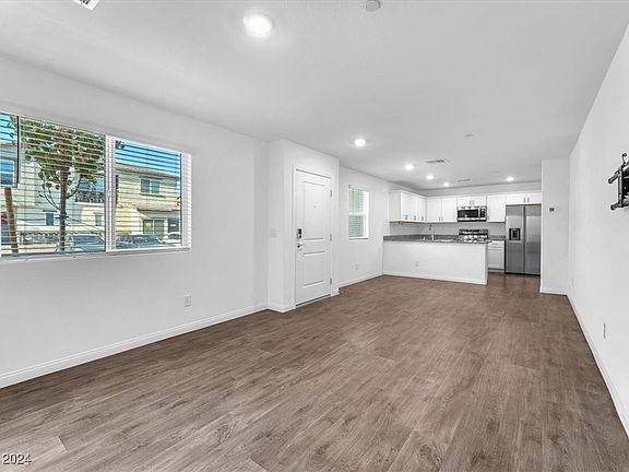 5th image of 2709 Yellow Blaze Way #4