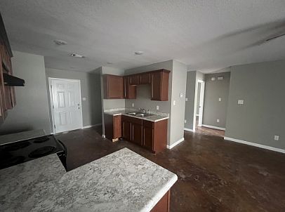 4th image of 901 SE 3rd St #B