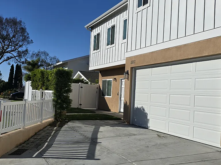 2857 W Carson St — Photo 3