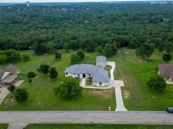 145 Pavilion Dr, Cedar Creek, TX 78612