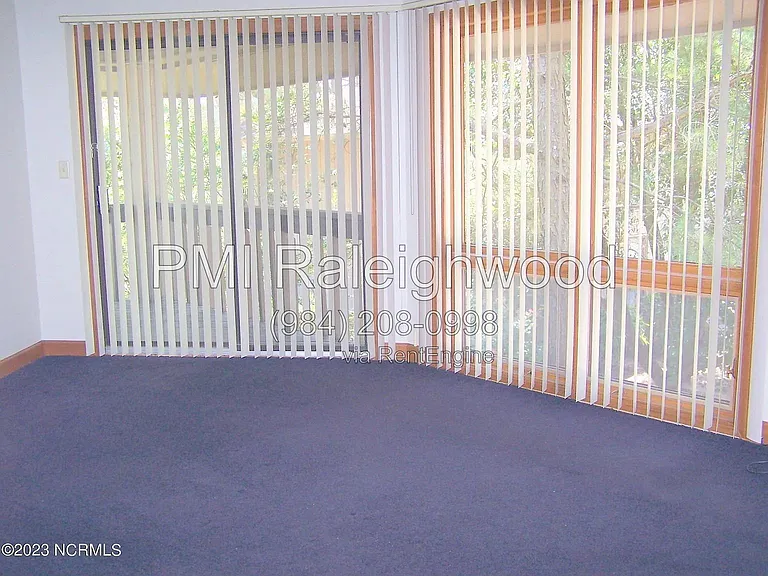 220 Foxkroft Dr — Photo 8