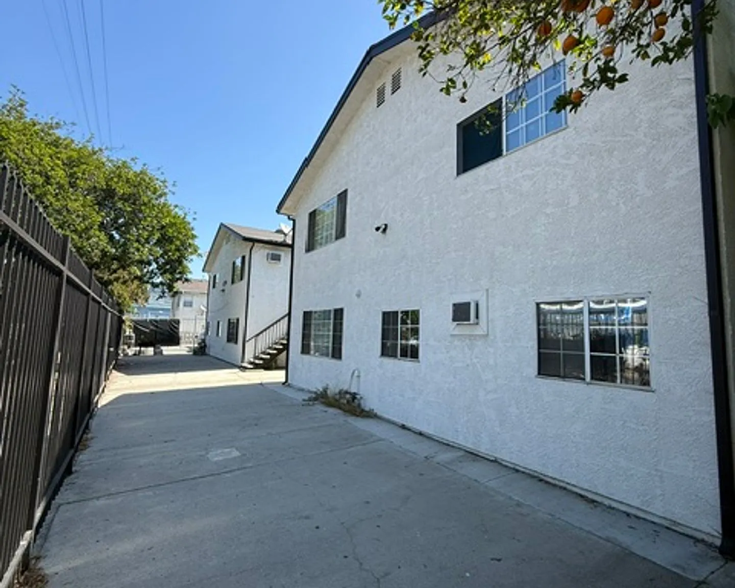 4214 Avalon Blvd — Photo 1