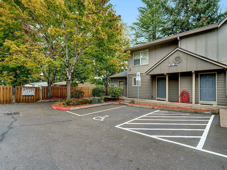 Tuxedo Park Apartments — Photo 44