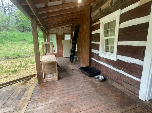 1104 1st Creek Rd, Advent, WV 25231