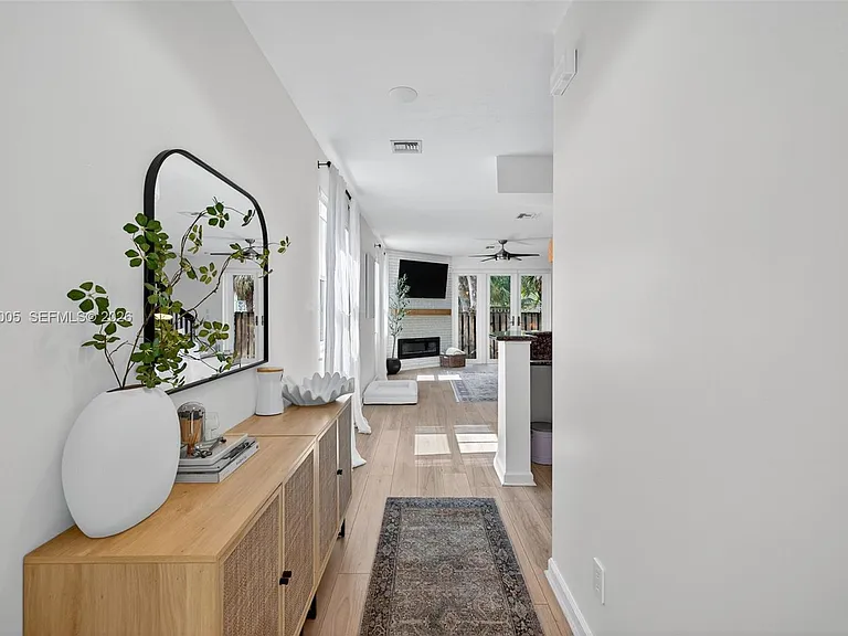 1214 W Las Olas Blvd — Photo 6