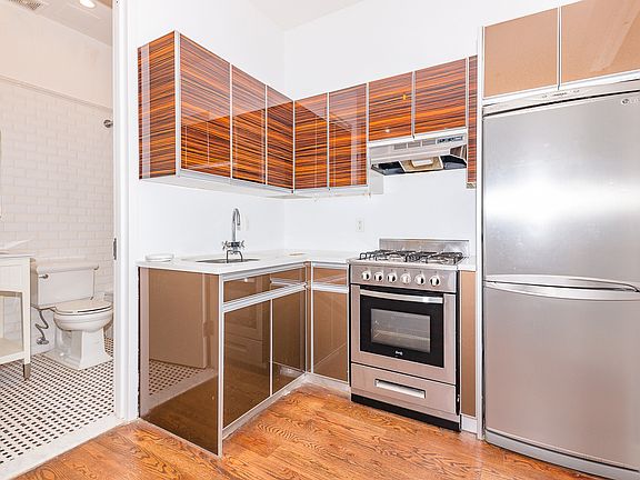 3rd image of 1072 Bergen St #F2